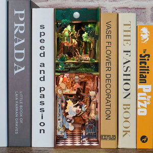 Miniature House Book Nook Kit: Alice's Adventures - Tigertree