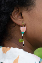 Load image into Gallery viewer, Flower Mismatch Earrings - Tigertree

