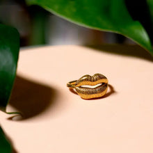 Load image into Gallery viewer, Lips Ring - Tigertree
