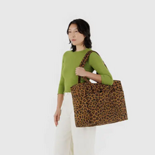 Load image into Gallery viewer, Cloud Carry On - Leopard - Tigertree