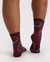 Load image into Gallery viewer, Crew Sock- Mahogany Happy

