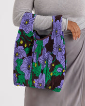 Load image into Gallery viewer, Pleated Baggu- Maroon Poppy
