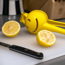 Load image into Gallery viewer, Smile Citrus Squeezer
