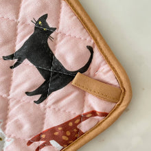 Load image into Gallery viewer, Cats Oven Mitt &amp; Potholder Set
