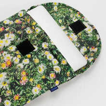 Load image into Gallery viewer, 16&quot; Puffy Laptop Sleeve - Daisy - Tigertree
