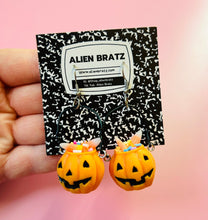Load image into Gallery viewer, Jack-O-Lantern Pumpkin Earrings
