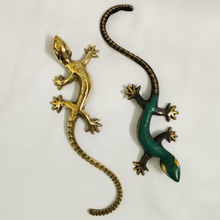 Load image into Gallery viewer, Antiqued Brass Gecko - Tigertree
