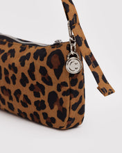 Load image into Gallery viewer, Nylon Pochette- Leopard
