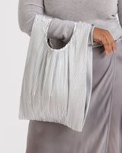 Load image into Gallery viewer, Pleated Baggu- Chrome Metallic
