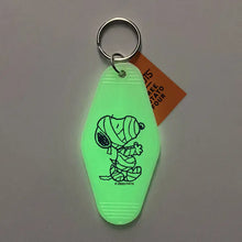 Load image into Gallery viewer, Glow In The Dark Snoopy Mummy Key Tag - Tigertree
