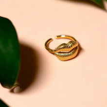 Load image into Gallery viewer, Lips Ring - Tigertree

