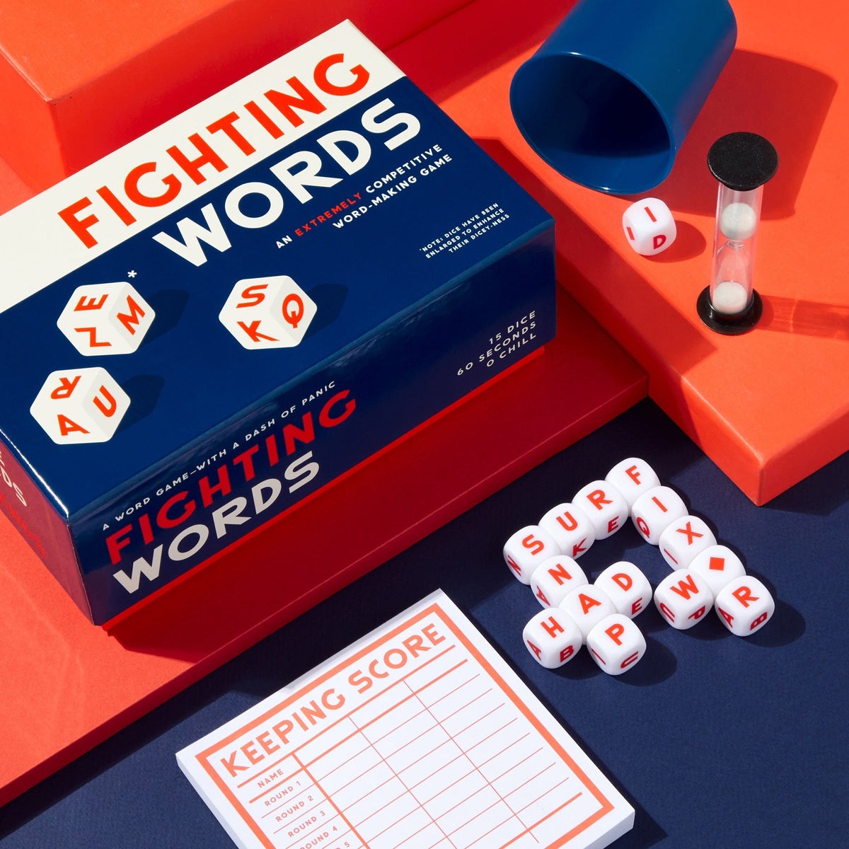 Brass Monkey Fighting Words – Gioco Di Parole Con Dadi – Sfida A Tempo Per Feste E Famiglia – 15 Dadi, Clessidra