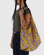 Load image into Gallery viewer, Big Baggu- Daisy Chain - Tigertree
