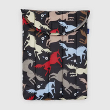 Load image into Gallery viewer, Puffy Laptop Sleeve 13/14&quot;- Horse Cut-Outs - Tigertree

