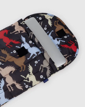 Load image into Gallery viewer, Puffy Laptop Sleeve 16&quot;- Horse Cut-Outs - Tigertree
