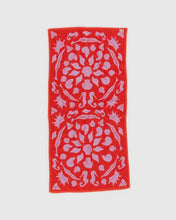 Load image into Gallery viewer, Bath Towel - Sea Shells
