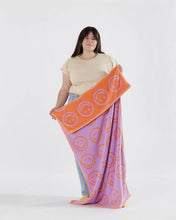 Load image into Gallery viewer, Bath Towel - Happy Lilac
