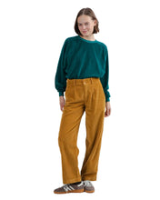 Load image into Gallery viewer, Corduroy Pleated Pants - Camel
