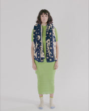 Load and play video in Gallery viewer, Bath Towel - Sea Shells
