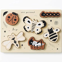 Load image into Gallery viewer, Bugs Wooden Tray Puzzle - Tigertree
