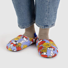 Load image into Gallery viewer, Puffy Slippers - Floral Snoopy
