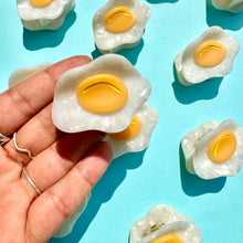 Load image into Gallery viewer, Sunny-Side Up Mini Claw - Tigertree
