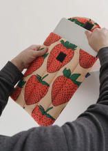 Load image into Gallery viewer, Puffy Laptop Sleeve 13&quot; - Strawberry - Tigertree
