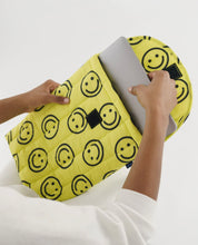 Load image into Gallery viewer, Puffy Laptop Sleeve 16&quot; Happy - Tigertree
